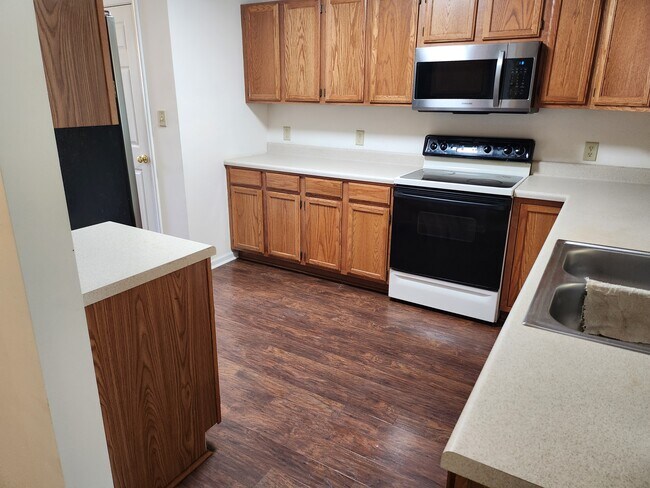 Building Photo - 1719 Wood Song Ln