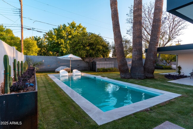 Building Photo - 5311 E Mitchell Dr