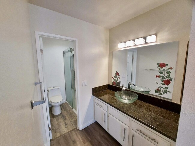 Building Photo - Recently Renovated 3-Bed, 2-Bath Condo