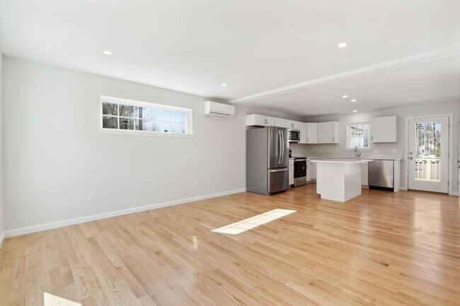 Building Photo - 16 Cardinal Ln