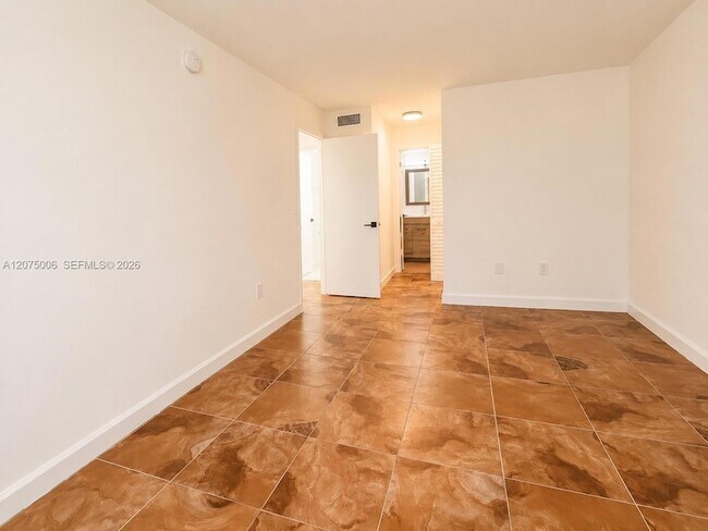 Building Photo - 13100 SW 92nd Ave
