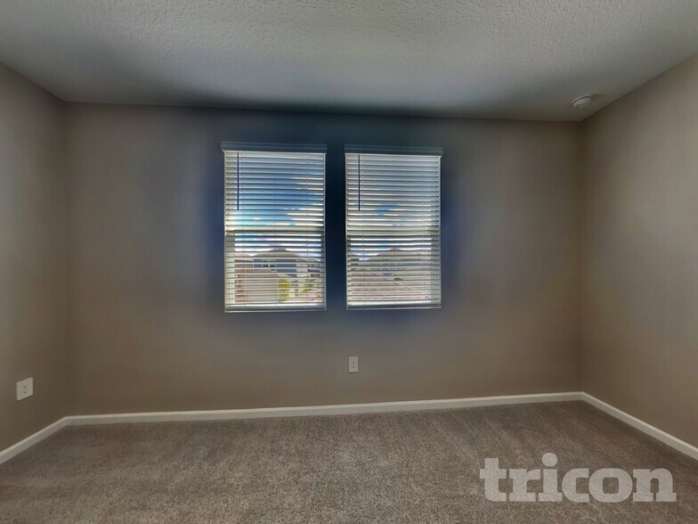 Building Photo - 743 Honeyrock St