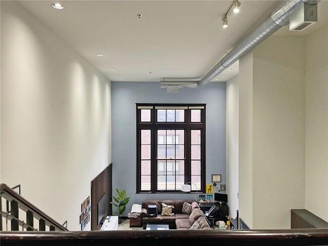 Building Photo - 214 4th St E