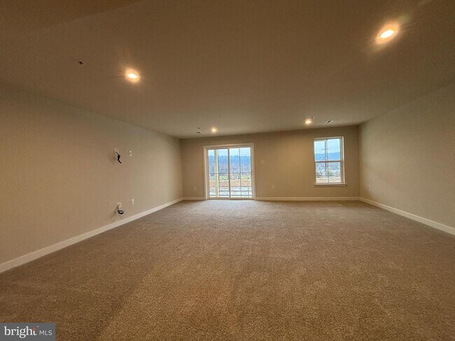 Building Photo - 2646 Tisbury Ln