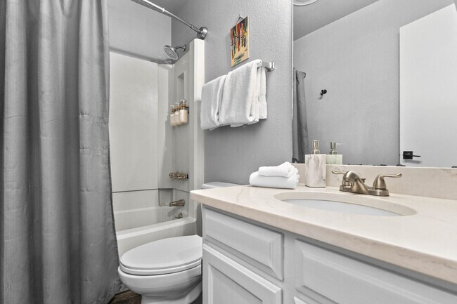 Building Photo - 2875 Village Dr