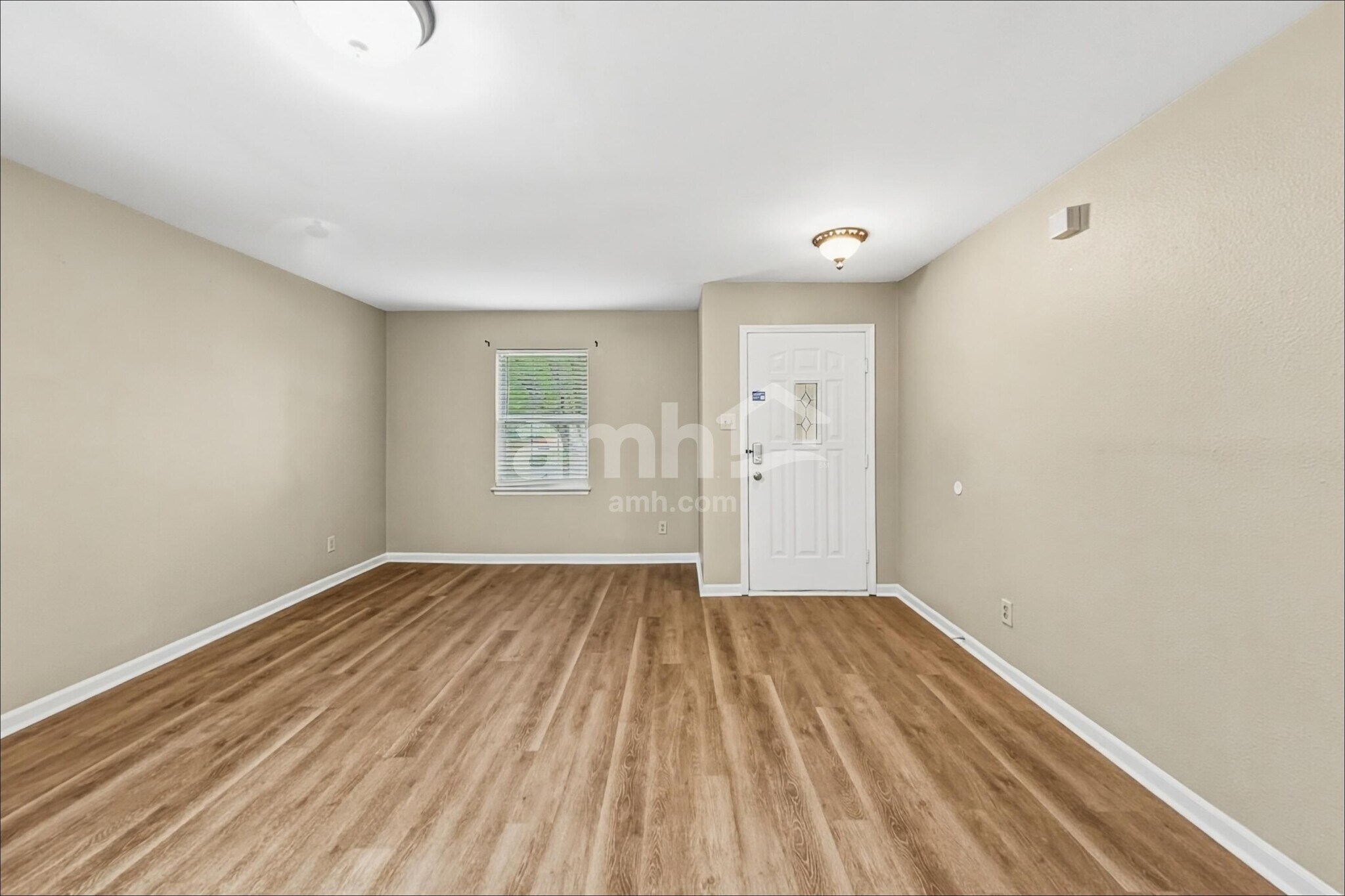 Building Photo - 1909 Southernwood Ln