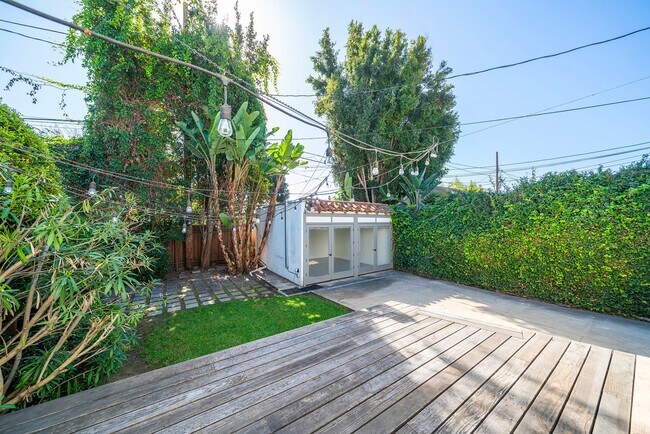 Building Photo - Warm & Inviting Venice Beach Rental Home!