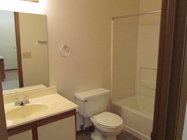 Muirwood Village 74 Muirwood Village Dr Delaware OH 43015 Apartment