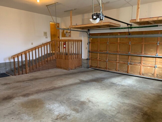 Building Photo - Well maintained 3 bed 2 bath rambler home in quiet Zenith neighborhood in Des Moines