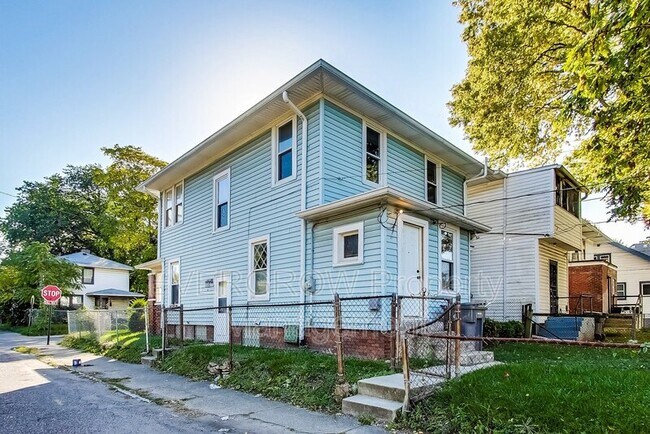 Building Photo - 3470 N Kenwood Ave