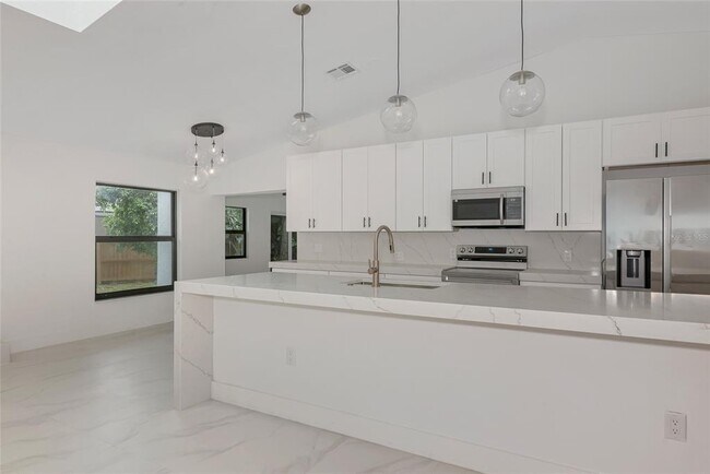 Building Photo - 1658 Ridgewood Ln