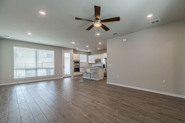 Building Photo - 127 Roaming Rock Trl