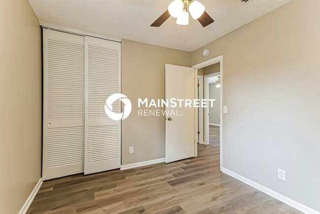 Building Photo - 4936 Perrine Dr