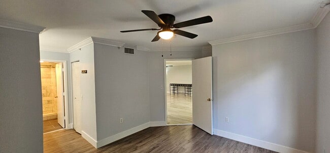 Building Photo - 400 Scotia Dr