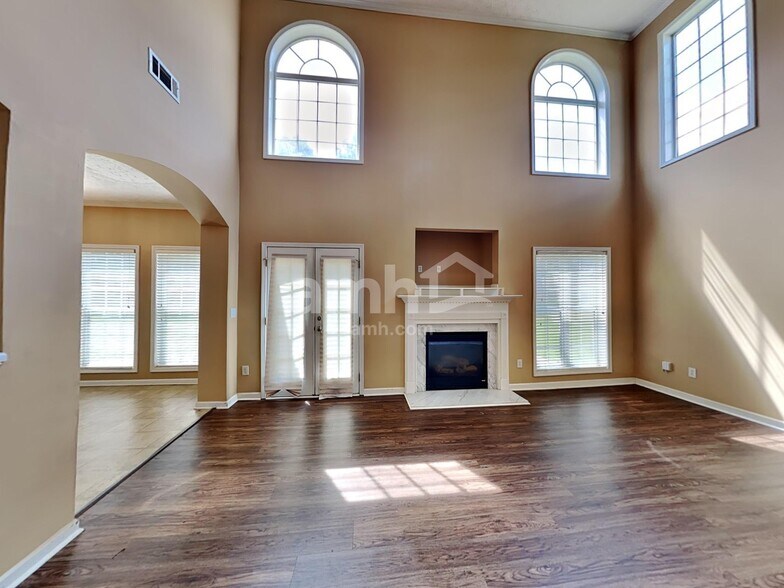 Building Photo - 340 Sunderland Cir