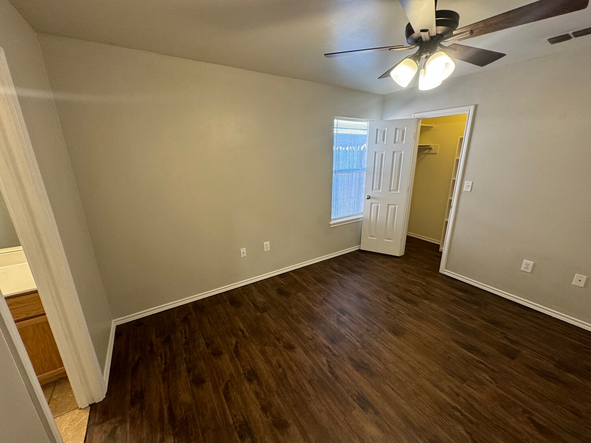 Building Photo - 534 N Brentwood Ave