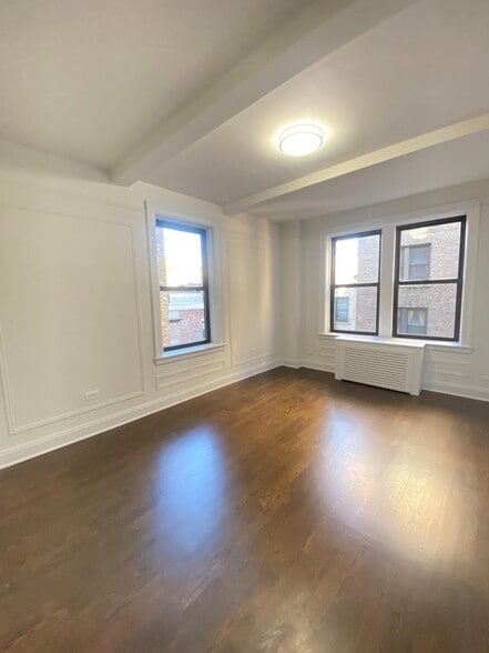 Building Photo - 25 W 68th St