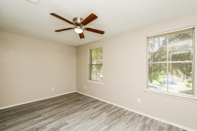 Building Photo - 8826 Pecan Pl Dr