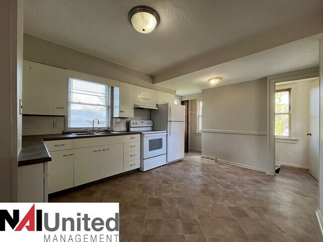 Building Photo - Two bedroom, One bathroom home for rent