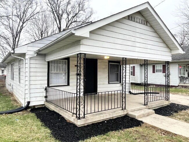 Building Photo - 4 Bedroom With 1.5 car garage/workshop combo (has electricity)