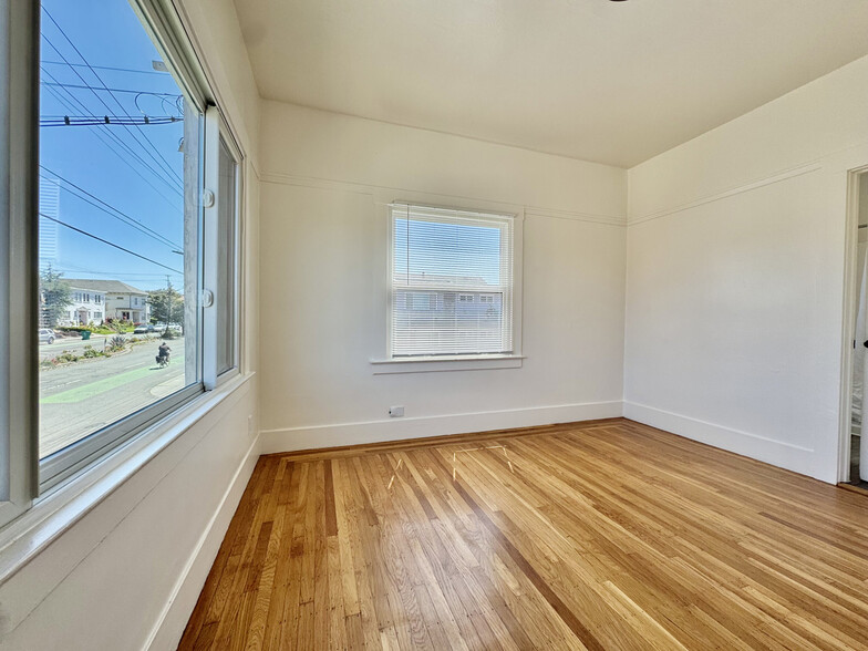 Building Photo - 835 40th St