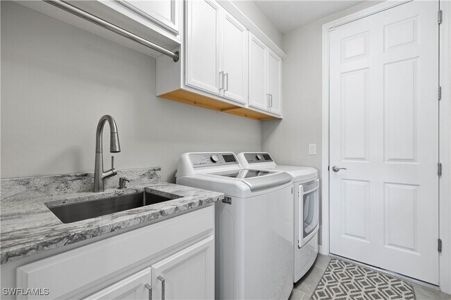 Building Photo - 14558 Edgewater Cir