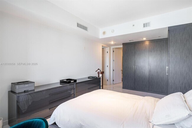 Building Photo - 1100 Biscayne Blvd