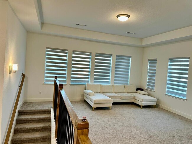 Building Photo - 1113 Scenic Grn Lp