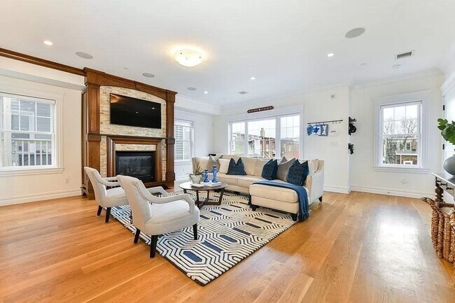 Building Photo - 161 Tudor St