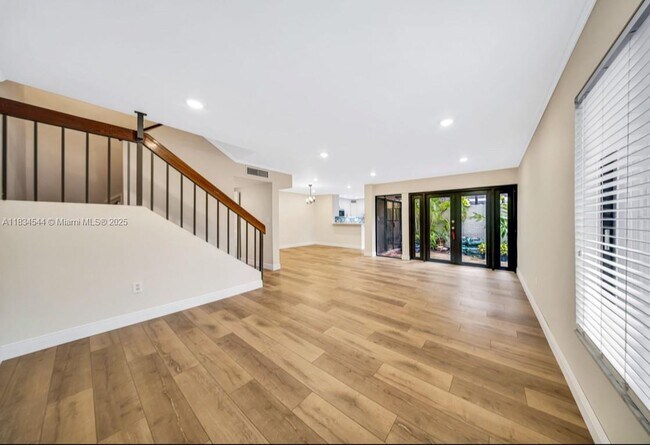 Building Photo - 4718 SW 67th Ave