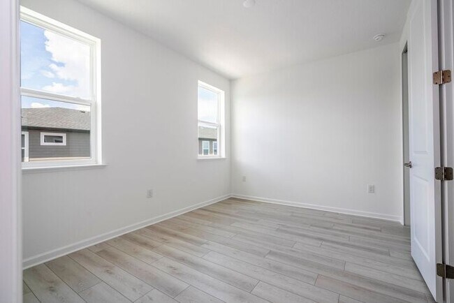 Building Photo - Modern 3-Bedroom 3.5-Bath Townhome with EV Charger, Smart Home Features, 2-Car Garage & Resort-St...