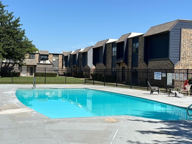 Building Photo - 1-bed, 1-bath apartment with washer and dryer provided