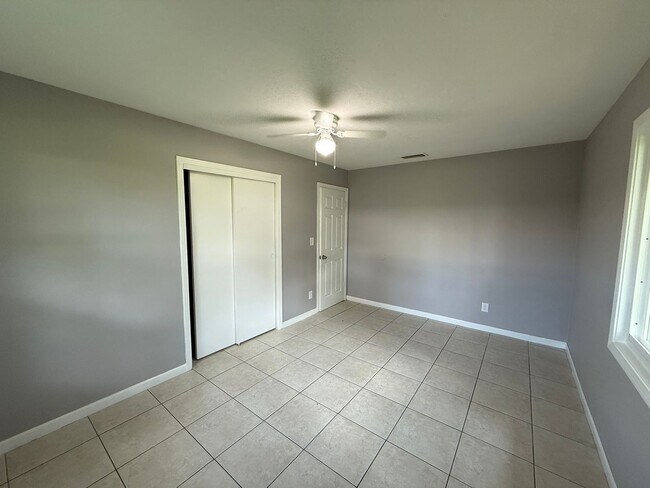 Building Photo - 3 Bedroom 2 Bath Single Family Home