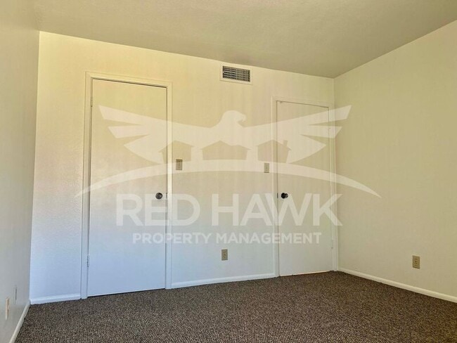 Building Photo - 1111 E University Dr
