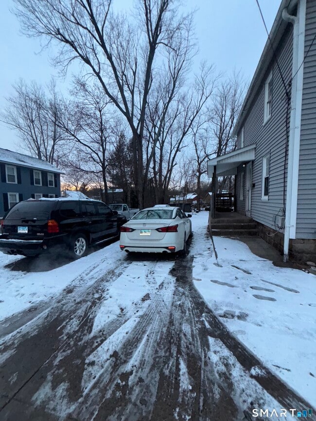 Building Photo - 456 N Main St