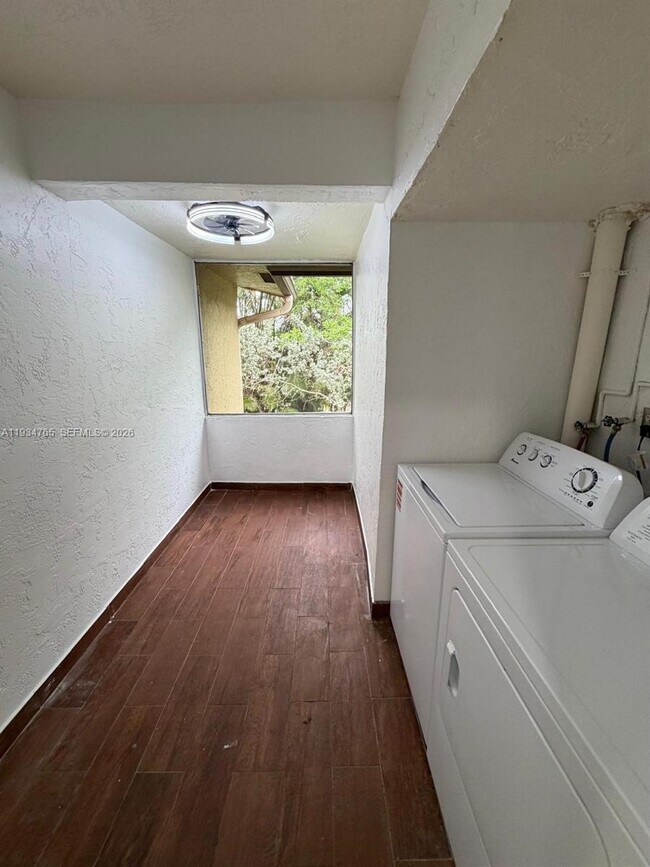 Building Photo - 11101 Royal Palm Blvd