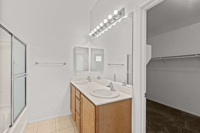 Building Photo - "Spacious 3-Bedroom Oasis with 2.5 Baths on Grandmother Hat Street, North Las Vegas!"