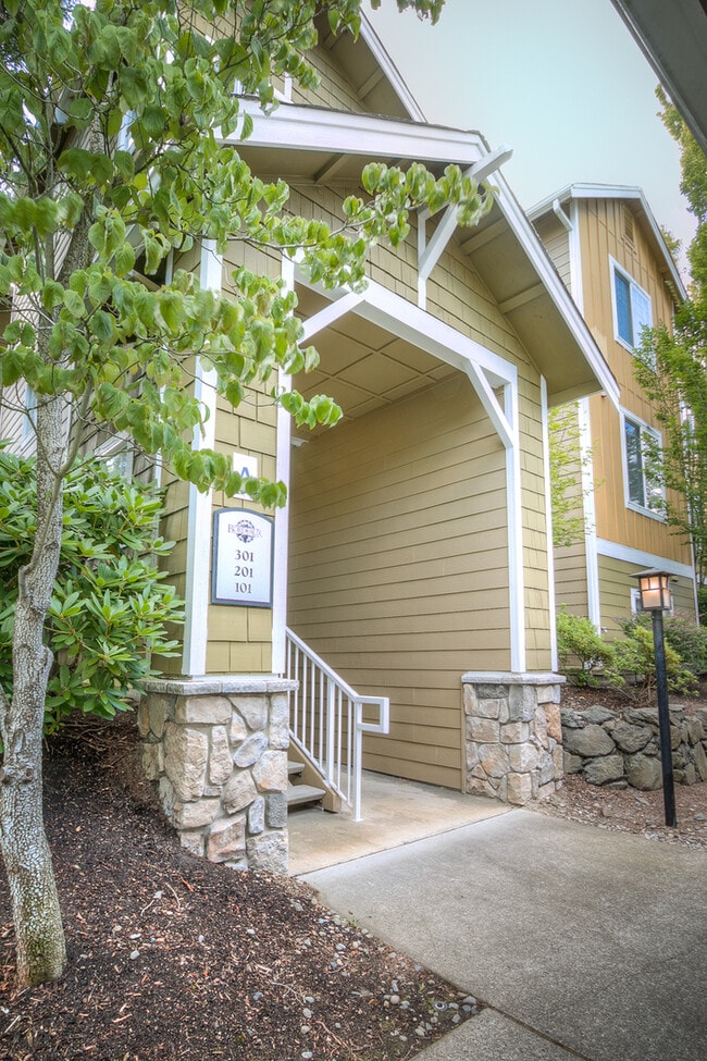 Building Photo - Beautiful 3 Bedroom Bordeaux Condo with 2 ...