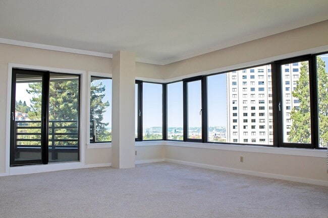 Building Photo - 2245 SW Park Pl