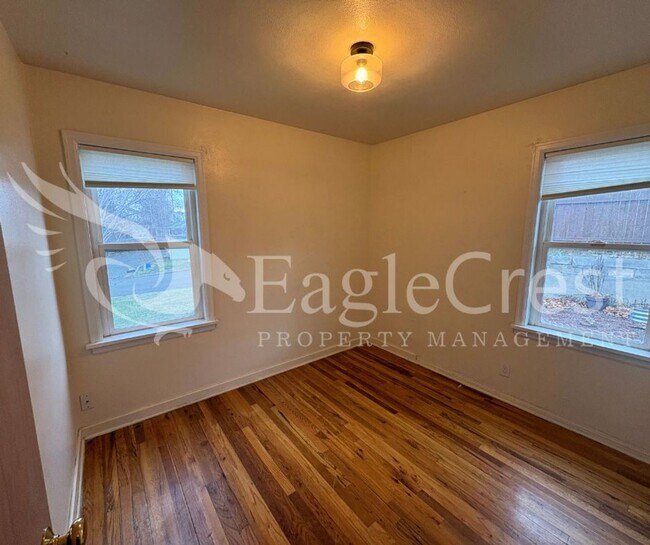 Building Photo - Spacious 3-Bedroom 2 bathroom Home with Great Mountain Views and Bonus Room!!