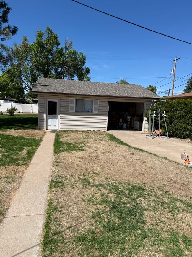 Building Photo - 3-bedroom, 2-bathroom home in the heart of Windsor with Detached Workshop!