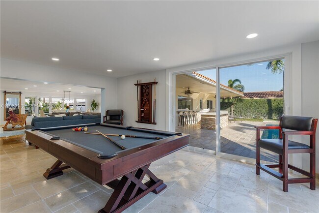 Building Photo - 3010 NE 58th St