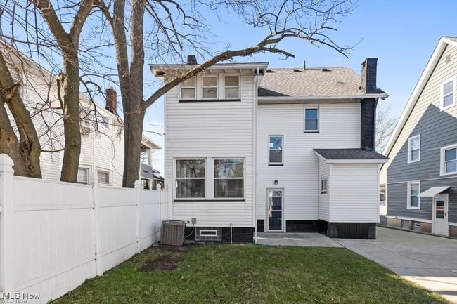 Building Photo - 1643 Lincoln Ave