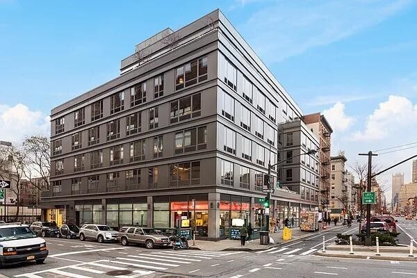 Building Photo - 305 W 16th St