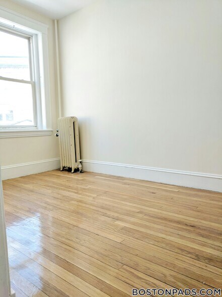 Building Photo - 241 Freeman St