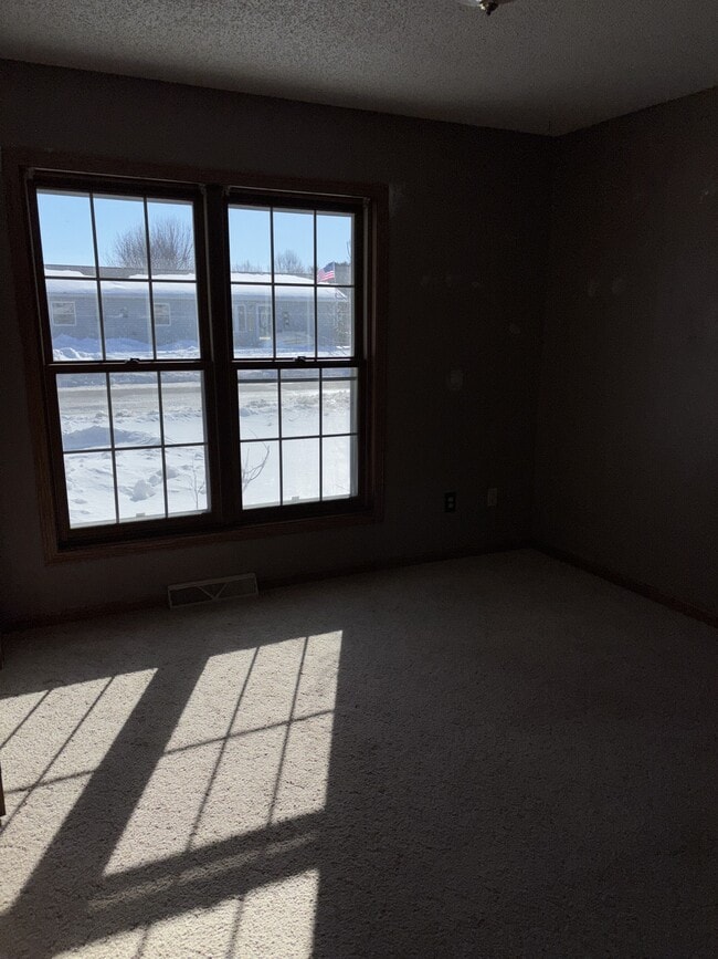 Building Photo - 308 W Elm St