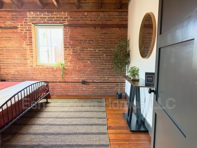 Building Photo - 437 W Grant St