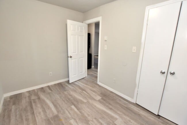 Building Photo - 1607 Charter Dr