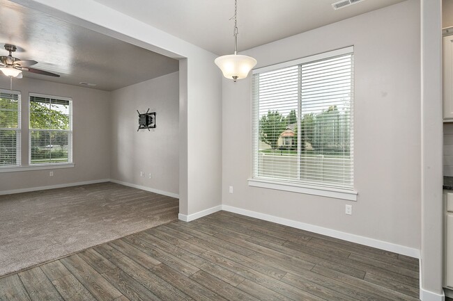 Building Photo - ** $500 MOVE IN SPECIAL ** LOW MAINTENANCE...