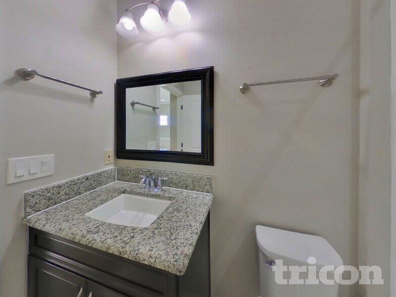 Building Photo - 33164 Whisper Pointe Dr